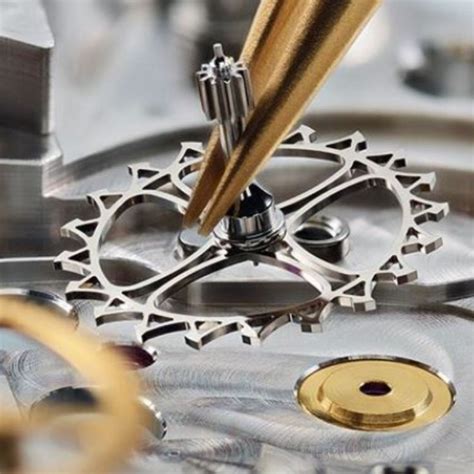 why do rolex watches stop when not worn